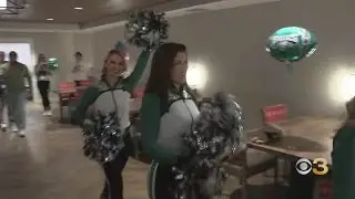 Eagles cheerleaders surprise senior veterans in Bucks County