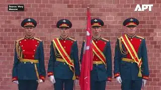 Putin Xi Jinping and Others in Tears at Eternal Flame Ceremony on Victory Day