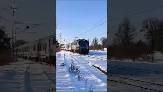 EP07-1068 w zimie,na zasypanych szynach daje radę #train #railway #trainspotting #ep07 #shorts