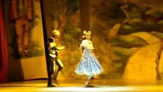 Bastolandia Rodrigo Muricy Lenhador de Lata e Anna Crylei Dorothy