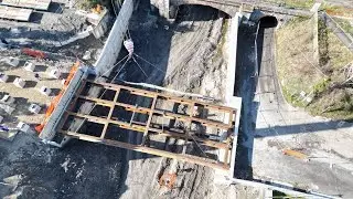 L'installazione dell'impalcato del nuovo ponte sul Busalletta a Busalla