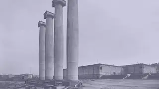 La restitució de les quatre columnes de Puig i Cadafalch a Montjuïc (2011) | Espurnes d'arxiu
