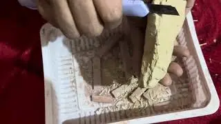 Scraping Multani mitti&hellip;👌💦🩶🤎🤍#claylovers #creativeclayideas #clay #food 