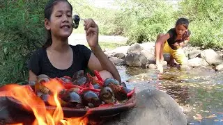 Yummy Cook Snail with Hot Spicy Chili recipe and eating delicious - Survival skills Anywhere Ep 88