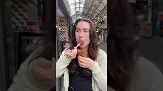 Eating the viral chocolate covered strawberries in London #london #chocolate #viralfood #travelfood