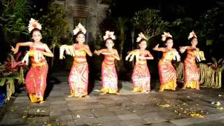 Pendet Performance at Puri Rangki - Bali, Indonesia.MOV