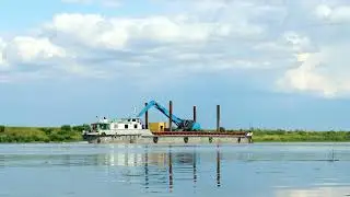 Баржа на реке Неман. Что она тут забыла