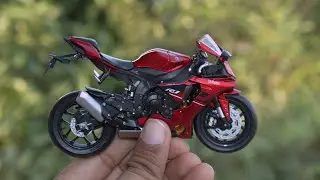 Распаковка литого мотоцикла Mini Yamaha YZF - R1 в масштабе 1/18