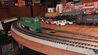 ho mantua tyco diesel locomotive penn central runs on track