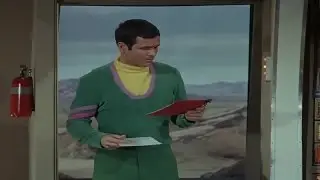 Lost in Space S03E21 Space Beauty