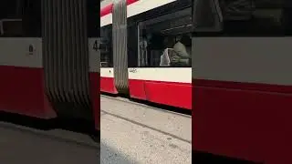 TTC 501 Queen Streetcar in Downtown Toronto During Livestream. We Are About to Board. #streetcar
