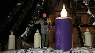 1. Adventkerze in Mariazell am Adventkranz entz&uuml;ndet - 2021