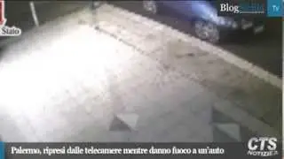 Palermo, ripresi dalle telecamere mentre danno fuoco a un'auto
