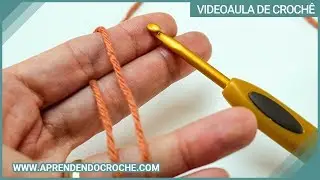 COMO SEGURAR O FIO E AGULHA NO CROCH&Ecirc;