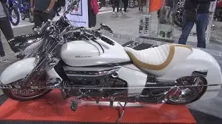 Внешний и внутренний обзор мотоцикла Honda Rune (2005).