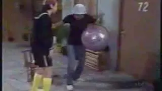 Seu Madruga - Bolada na Fuça