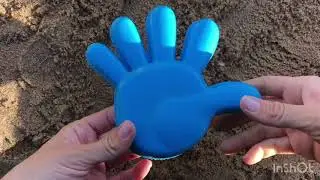 Лепим куличики из песка лайки playing outside with sand