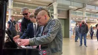 Punk Rocker&rsquo;s Piano Gang