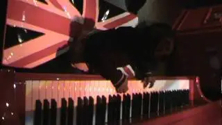 vyshvik is playing piano at Madame Tussades,LA 1