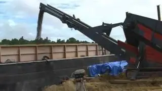 Tracked Barge loader.wmv