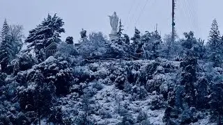 Rare Santiago snowfall leaves 280,000 without power