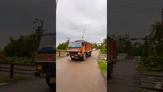 Goods Carrier Passing Railgate #Shorts #viralshorts #easternlifelines