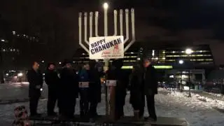 JRCC Public Menorah Lighting 2016 - Menorah lighting and singing of the blessings (04)