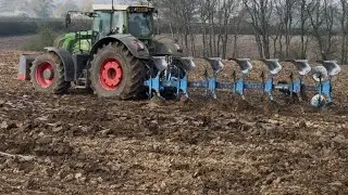 Subsoiling next too the fendt 936 ploughing .fendt 828 working hard