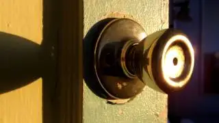 Kodak Zi8 HD DOF test shot - Doorknob