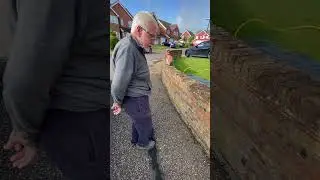 Старый каменщик не делает ставок для приятелей