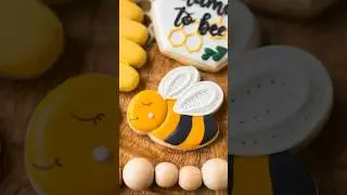 Bee cookie decorated with royal icing from &ldquo;Mama to Bee&rdquo; set #cookies #cookiedecorating #royalicing