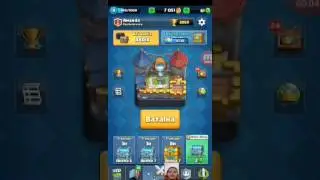 Minha mae jogando Clash Royale