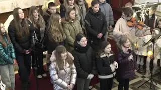 Oj, Maluśki, Maluśki #1 - występ uczni&oacute;w SP2 Koluszki na koncercie kolęd (filmowany z ambony)