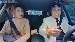 小姐姐拉我去兼职？去不去？在线等挺急的。 #彩云之南 #爱唱歌的骡子 #车内唱歌