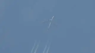 Amazing B-52 Bomber flying over my house at 28.000 ft!