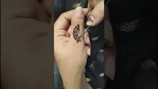 beautiful thumb mehndi qrt 🥰🥰|| #beautifulmehndidesign #youtubeshorts #mehndi #newthumbmehndi