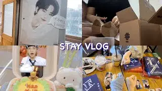 [ STAY VLOG] 황프의 현진이 생일카페 준비과정 •현진 생일카페투어 •ODDINARY 앨범깡  .•♥