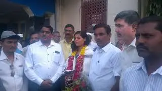 Trupti Awatade International yoga player falicated by District Sports Officer Yuvraj Naik & Sports