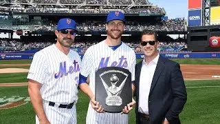 Jacob deGrom Presented With NL Cy Young Award