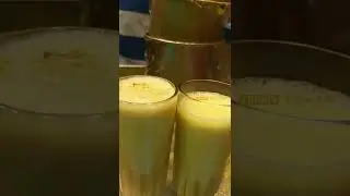 Kesar badam milk in 20₹ #badammilk #kesarmilk #foodshorts #delhistreetfood  #badammilkshake #shorts