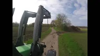 Deutz Agrotron 120 MK2 zieht schwere Mulde mit Erde bei Steigung