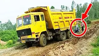 Tipper Truck Stuck In Rainy Deep Mud | Lorry Tyres Slipped In Mud | 10 Wheel Lorry |Heavy Long Truck
