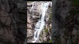 Красивый водопад в Кыргызстане Beautiful waterfall in Kyrgyzstan