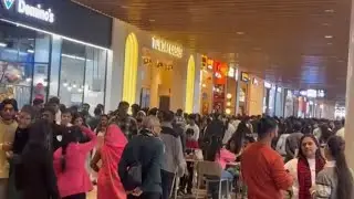 ￼ Aaj Lulu Mall mein bahut jyada crowd tha 😱😱😱 hello guys my new blog .Day 7 