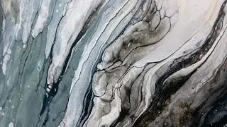 SNOW kiss acrylic paint pour