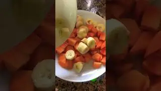 Chop fruit chaat 😋 #shorts #fruitchaat #foodshorts #apple #banana #papaya #sweet #antioxidants