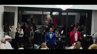 The Motown Philly Band sings 