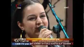 Çetin Akdeniz - Sinem Eroğlu - Oğlan da Kolunu Sallama