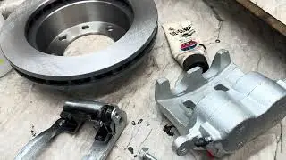 Передние тормозные колодки, роторы и суппорты Ford F350 2003 года