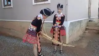 Играйте в игру.